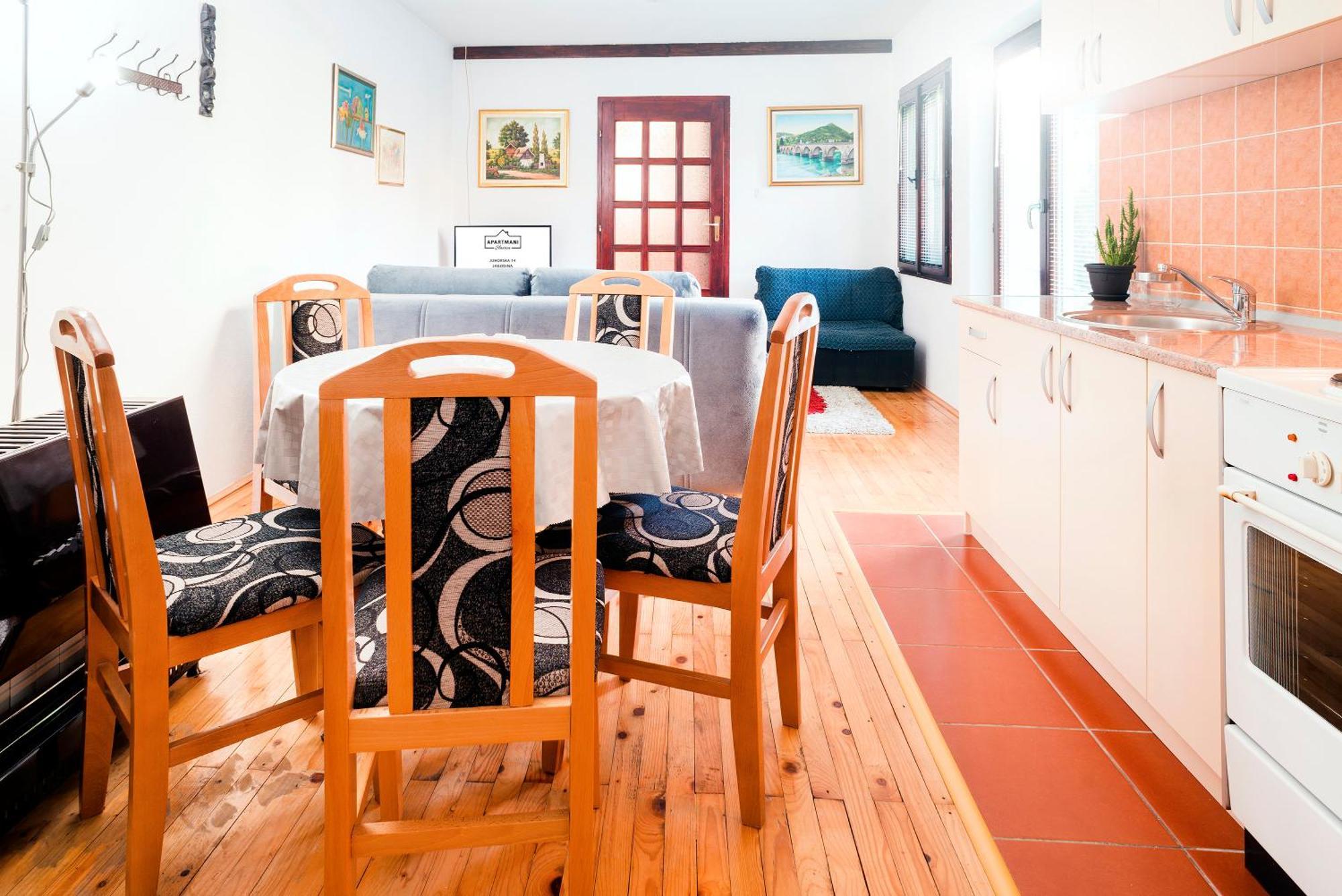 Apartmani Slavica ยาโกดินา ภายนอก รูปภาพ