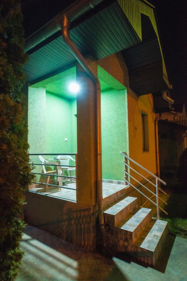 Apartmani Slavica ยาโกดินา ภายนอก รูปภาพ