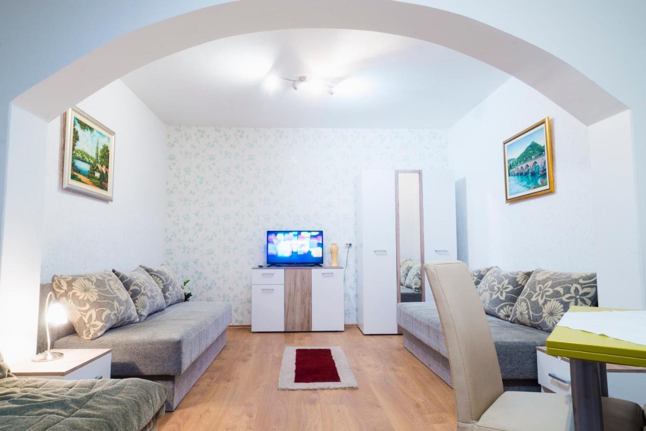 Apartmani Slavica ยาโกดินา ภายนอก รูปภาพ