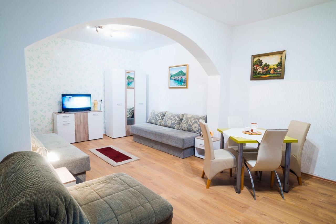 Apartmani Slavica ยาโกดินา ภายนอก รูปภาพ