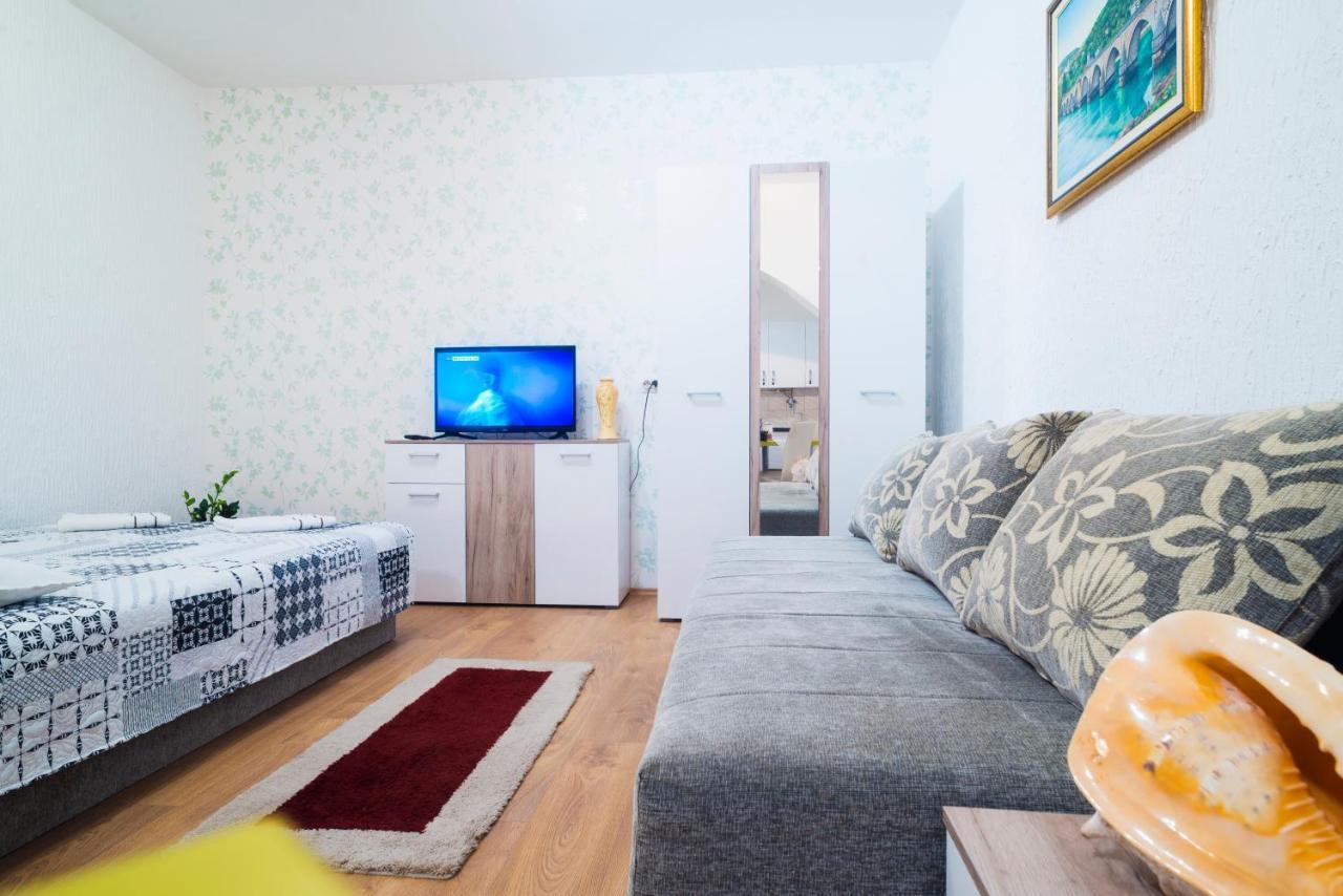 Apartmani Slavica ยาโกดินา ภายนอก รูปภาพ