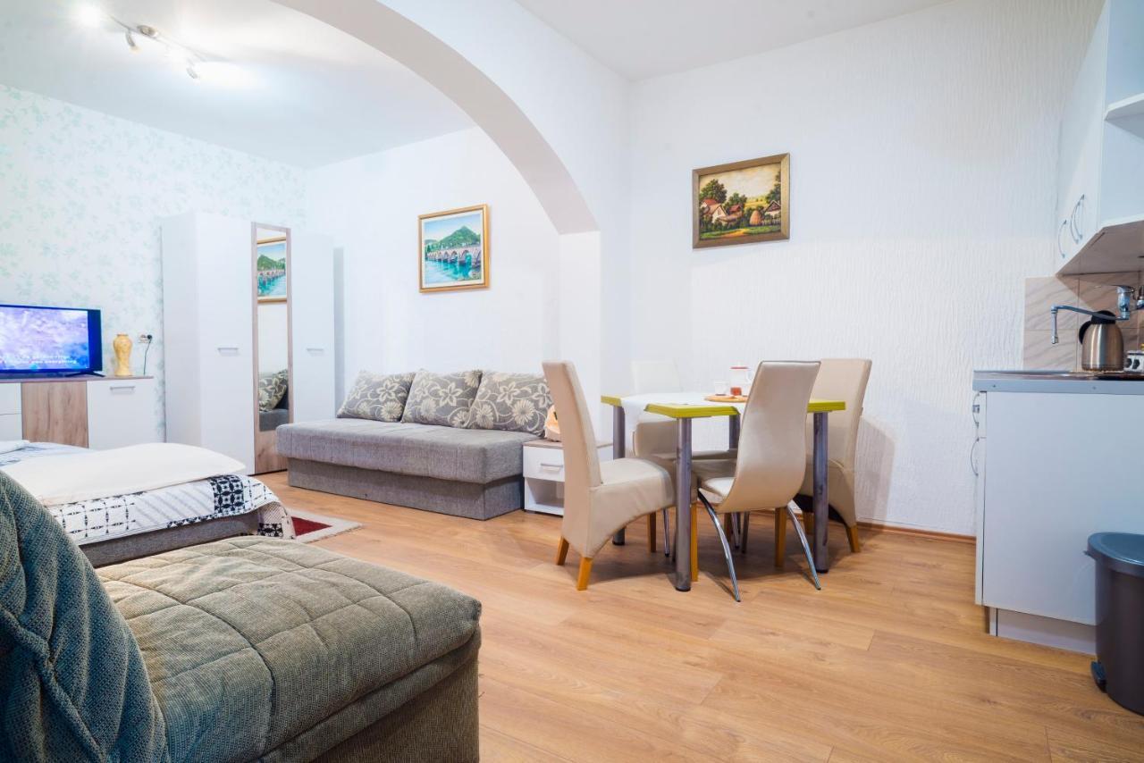 Apartmani Slavica ยาโกดินา ภายนอก รูปภาพ