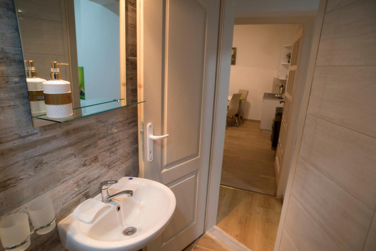 Apartmani Slavica ยาโกดินา ภายนอก รูปภาพ