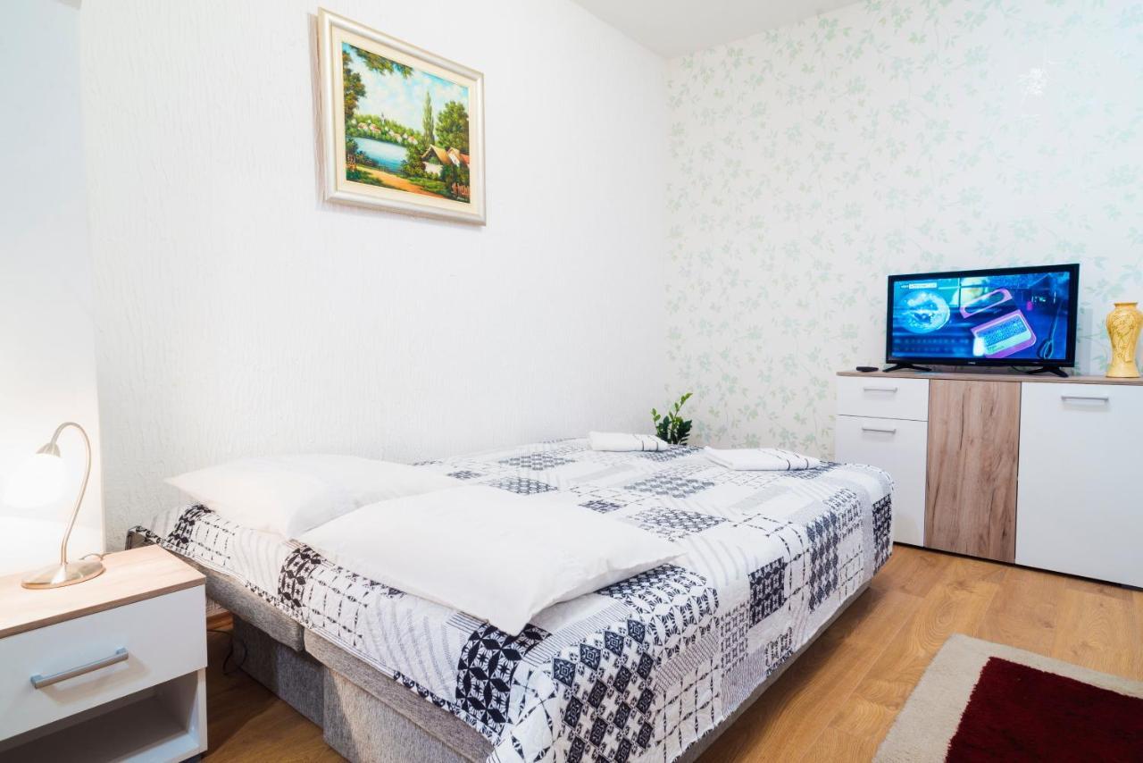 Apartmani Slavica ยาโกดินา ภายนอก รูปภาพ